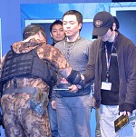 画像集#038のサムネイル/本日発売の「KILLZONE 3」では新卒兵士を絶賛募集中? テレンス・リーさんと乃亜さんが熱いアピールを行った「ISA社 ヘルガーン社 合同会社説明会」をレポート
