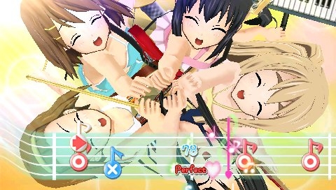 画像集#020のサムネイル/「けいおん! 放課後ライブ!!」には,テレビアニメで見られなかった“ゴシック衣装 梓Ver”も収録! バンドメンバー達の衣装を自由に着せかえよう