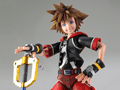 「KINGDOM HEARTS 3D」のアクションフィギュア「PLAY ARTS改 -KAI- ソラ/リク」が8月上旬に発売。3種類の武器や手のパーツを組み合わせてポージングを楽しめる