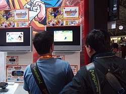 画像集#012のサムネイル/［TGS 2010］同じ題材を扱いながら，据え置き機と携帯機で異なるアプローチ。「ドラゴンボール レイジングブラスト2」＆「ドラゴンボール タッグバーサス」を試遊