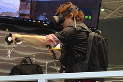 画像集 No.003のサムネイル画像 / ［COMPUTEX］MSIの「背負えるPC」は意外なほど完成度が高かった。視線追跡デバイスによるゲームも体験できたMSIブースレポート