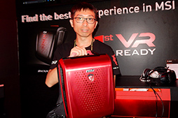 画像集 No.005のサムネイル画像 / ［COMPUTEX］MSIの「背負えるPC」は意外なほど完成度が高かった。視線追跡デバイスによるゲームも体験できたMSIブースレポート