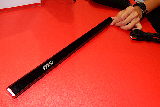画像集 No.016のサムネイル画像 / ［COMPUTEX］MSIの「背負えるPC」は意外なほど完成度が高かった。視線追跡デバイスによるゲームも体験できたMSIブースレポート