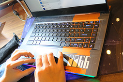 画像集#005のサムネイル/ノートPCの液晶パネルが300Hzに突入。MSIがCES 2020で新型ノートPCやデスクトップPCなどを発表