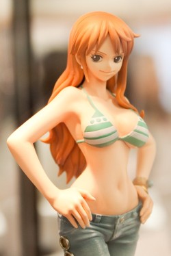 画像集#003のサムネイル/「ナミさん」「エヴァ6号機」「イカ娘」など，人気アニメのフィギュアがズラリ。「第24回プライズフェア」フォトレポート