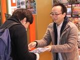 「ファンタシースターオンライン2 エピソード2 デラックスパッケージ」の発売記念イベントが開催。会場で行われた酒井智史プロデューサーのインタビューを掲載
