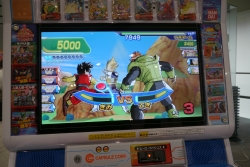 画像集#021のサムネイル/新型筐体で大幅進化。新作アーケードTCG「ドラゴンボールヒーローズ」の体験会で,天津飯や18号達をぶっ飛ばしてきた