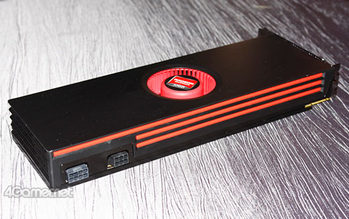 画像集#005のサムネイル/AMD，「Radeon HD 6990」の実機をシンガポールのイベントで披露