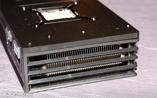 画像集#007のサムネイル/AMD，「Radeon HD 6990」の実機をシンガポールのイベントで披露