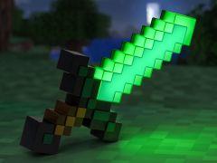「Minecraft」のトランプ(アニマル柄)を8月上旬に,ダイヤモンドの剣ルームライトを9月上旬に発売。予約受付開始
