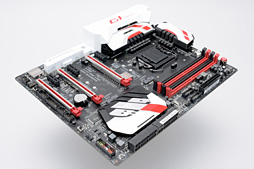 画像集 No.002のサムネイル画像 / GIGABYTEのゲーマー向けマザーボード「GA-Z170X-Gaming 7」をチェック。多機能でも高価すぎないバランスは要注目だ