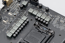 画像集 No.007のサムネイル画像 / GIGABYTEのゲーマー向けマザーボード「GA-Z170X-Gaming 7」をチェック。多機能でも高価すぎないバランスは要注目だ