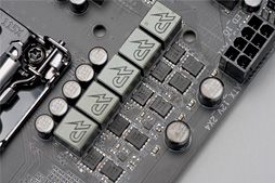 画像集 No.008のサムネイル画像 / GIGABYTEのゲーマー向けマザーボード「GA-Z170X-Gaming 7」をチェック。多機能でも高価すぎないバランスは要注目だ