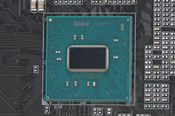 画像集 No.026のサムネイル画像 / GIGABYTEのゲーマー向けマザーボード「GA-Z170X-Gaming 7」をチェック。多機能でも高価すぎないバランスは要注目だ