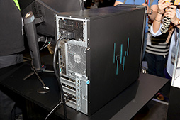 画像集 No.009のサムネイル画像 / 目玉は巨大な可動式コックピット筐体「Predator Thronos」。Acerがドイツでゲーマー向けPCや周辺機器を発表