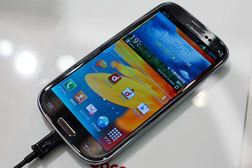 画像集#012のサムネイル/NTTドコモ，「GALAXY S III α」「AQUOS PHONE ZETA」など2012年冬モデルスマートフォン10製品を発表。すべてが下り最大100Mbpsの「Xi」に対応