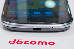 画像集#017のサムネイル/NTTドコモ，「GALAXY S III α」「AQUOS PHONE ZETA」など2012年冬モデルスマートフォン10製品を発表。すべてが下り最大100Mbpsの「Xi」に対応