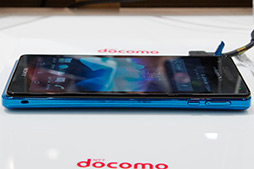 画像集#020のサムネイル/NTTドコモ，「GALAXY S III α」「AQUOS PHONE ZETA」など2012年冬モデルスマートフォン10製品を発表。すべてが下り最大100Mbpsの「Xi」に対応