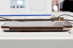 画像集#028のサムネイル/NTTドコモ，「GALAXY S III α」「AQUOS PHONE ZETA」など2012年冬モデルスマートフォン10製品を発表。すべてが下り最大100Mbpsの「Xi」に対応