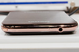 画像集#029のサムネイル/NTTドコモ，「GALAXY S III α」「AQUOS PHONE ZETA」など2012年冬モデルスマートフォン10製品を発表。すべてが下り最大100Mbpsの「Xi」に対応