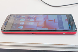 画像集#033のサムネイル/NTTドコモ，「GALAXY S III α」「AQUOS PHONE ZETA」など2012年冬モデルスマートフォン10製品を発表。すべてが下り最大100Mbpsの「Xi」に対応