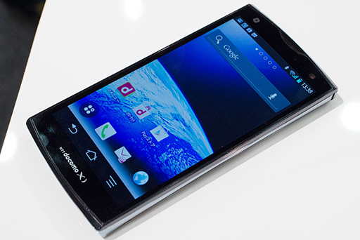 画像集#037のサムネイル/NTTドコモ，「GALAXY S III α」「AQUOS PHONE ZETA」など2012年冬モデルスマートフォン10製品を発表。すべてが下り最大100Mbpsの「Xi」に対応