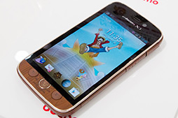 画像集#043のサムネイル/NTTドコモ，「GALAXY S III α」「AQUOS PHONE ZETA」など2012年冬モデルスマートフォン10製品を発表。すべてが下り最大100Mbpsの「Xi」に対応