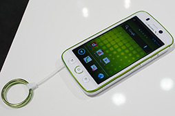 画像集#045のサムネイル/NTTドコモ，「GALAXY S III α」「AQUOS PHONE ZETA」など2012年冬モデルスマートフォン10製品を発表。すべてが下り最大100Mbpsの「Xi」に対応