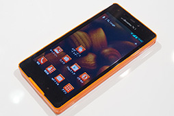 画像集#050のサムネイル/NTTドコモ，「GALAXY S III α」「AQUOS PHONE ZETA」など2012年冬モデルスマートフォン10製品を発表。すべてが下り最大100Mbpsの「Xi」に対応