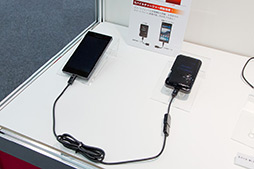 画像集#057のサムネイル/NTTドコモ，「GALAXY S III α」「AQUOS PHONE ZETA」など2012年冬モデルスマートフォン10製品を発表。すべてが下り最大100Mbpsの「Xi」に対応