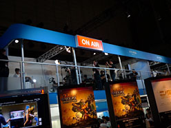 画像集#002のサムネイル/［TGS 2011］「俺の屍を越えてゆけ」の桝田省治プロデューサーが，続編のシナリオライターを募集中&#033;&#063; SCEブースのライブイベントレポート