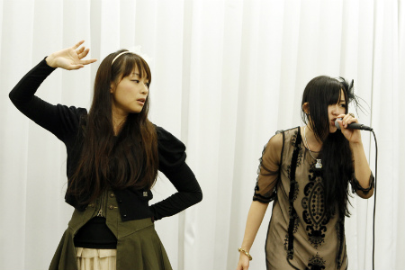 画像集#009のサムネイル/今井麻美さんと喜多村英梨さん,キメるところはキメる。ARTERY VEINによる「コープスパーティー BoS」のED「パンドラの夜」発売記念イベントレポート