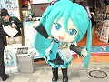 2頭身「初音ミク」も来場。「初音ミク -Project DIVA- extend」発売記念抽選会の模様をレポート。開発者によるインタビューも