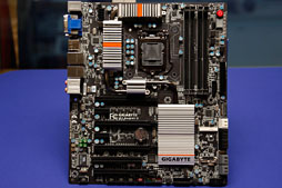 画像集#003のサムネイル/GIGA-BYTE，Z77搭載のゲーマー向けマザーボードを公開。ATXモデルはPCIe 3.0 x16×2やx8×4接続に対応か
