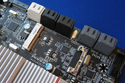 画像集#011のサムネイル/GIGA-BYTE，Z77搭載のゲーマー向けマザーボードを公開。ATXモデルはPCIe 3.0 x16×2やx8×4接続に対応か