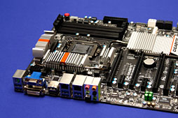 画像集#013のサムネイル/GIGA-BYTE，Z77搭載のゲーマー向けマザーボードを公開。ATXモデルはPCIe 3.0 x16×2やx8×4接続に対応か