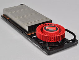 画像集#015のサムネイル/Radeon HD 7970レビュー（前編）。アーキテクチャとプロセス技術の進化で，シングルGPU世界最速の座を奪還