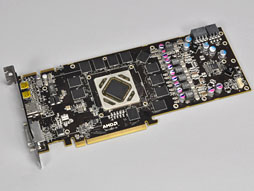 画像集#018のサムネイル/Radeon HD 7970レビュー（前編）。アーキテクチャとプロセス技術の進化で，シングルGPU世界最速の座を奪還