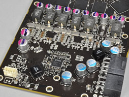 画像集#020のサムネイル/Radeon HD 7970レビュー（前編）。アーキテクチャとプロセス技術の進化で，シングルGPU世界最速の座を奪還