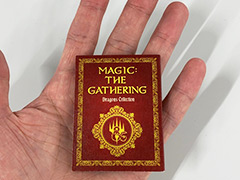 「M:tG」×「D&D」コラボ記念の豆本が登場。歴代ドラゴンのカード画像を収録した一品で,Twitterにてプレゼント企画が開始