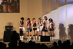 画像集#015のサムネイル/［TGS 2011］バンダイナムコゲームスのステージイベント「アニメもゲームもグラビアも！　全部まとめてアイドルマスター!!」で，アニメの新たなオープニング曲「CHANGE!!!!」が初公開