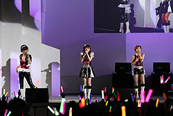 画像集#022のサムネイル/［TGS 2011］バンダイナムコゲームスのステージイベント「アニメもゲームもグラビアも！　全部まとめてアイドルマスター!!」で，アニメの新たなオープニング曲「CHANGE!!!!」が初公開