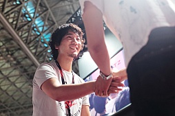 #027Υͥ/TGS 2013ϡBLAZBLUEפȡ֥IVפΥӥޥåƥץ󥿥ȥθͽԤ줿Mad Catz֡ݡ