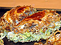 「クロヒョウ2」とお好み焼きチェーン「鶴橋風月」とのコラボレーション企画が本日スタート。名越稔洋氏と小川陽二郎氏も絶賛した「クロヒョウ2セット」とは