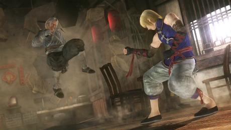 画像集#005のサムネイル/「DEAD OR ALIVE 5」の店頭体験会が9月15日にヤマダ電機 池袋LABI1にて開催。当日は早矢仕プロデューサーによるトークも