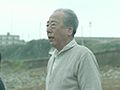 「俺の屍を越えてゆけ2」のウェブCMが公開中。想いを託される側から託す立場になった父役の岸部一徳さんが海岸で絶叫