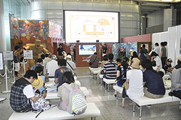 画像集#003のサムネイル/「お台場合衆国2012〜ここから始まる!NIPPON応援団!〜 」のスクウェア・エニックスブースをレポート。フォロボシータとゴールドマジンガの配信も