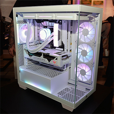 画像集 No.014のサムネイル画像 / SCUF GamingのPC用ゲームパッドも国内市場に? Corsairブースの展示をまとめて紹介