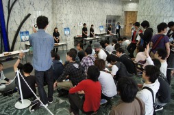 画像集#002のサムネイル/ウメハラ&ふ〜ど,決勝大会出場なるか。「ガンスリンガーストラトス」第二回公式大会「GUNSLINGER'S BATTLE ARENA-Next-」東京予選レポート