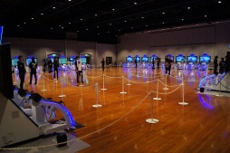 画像集#005のサムネイル/ウメハラ&ふ〜ど,決勝大会出場なるか。「ガンスリンガーストラトス」第二回公式大会「GUNSLINGER'S BATTLE ARENA-Next-」東京予選レポート